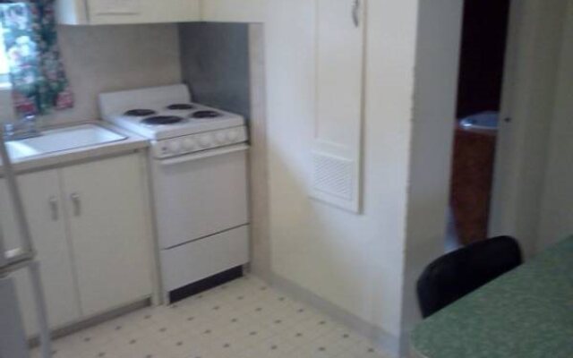 Budget Host Parkway Motel