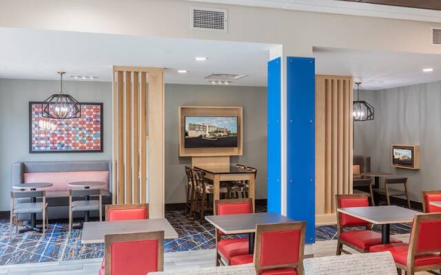 Holiday Inn Express & Suites Greenville S- Piedmont, an IHG Hotel