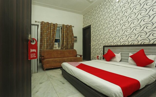 OYO 8607 Hotel Sky Inn