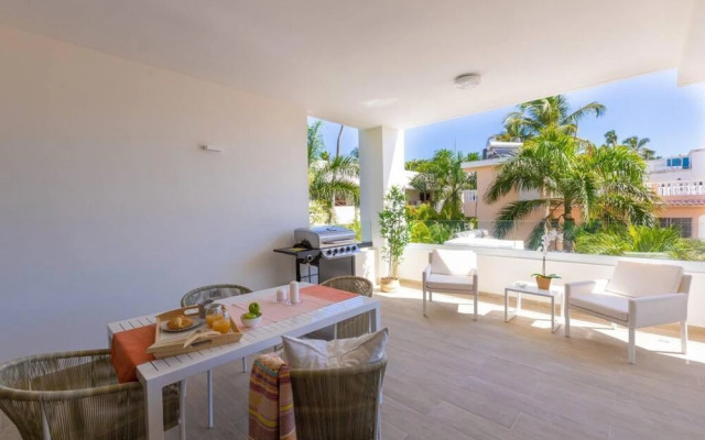 Amazing Condo With Picuzzi Steps From the Beach