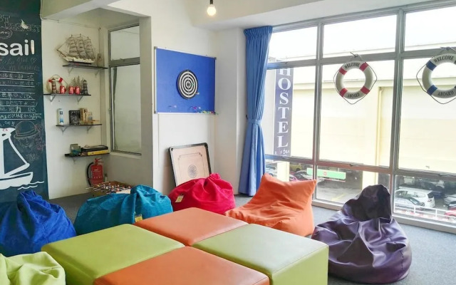 Roof Talk Theme Hostel