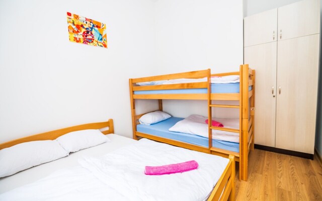 Modern Room for 4- Artistic Guesthouse-main Street