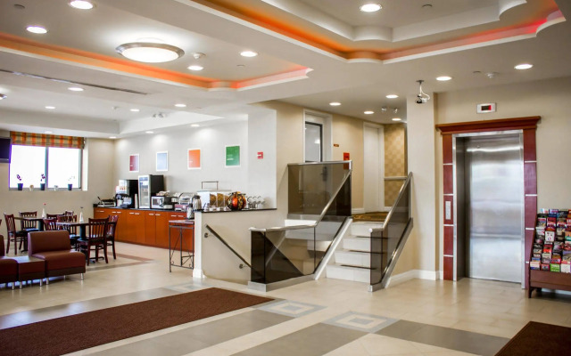 Comfort Inn & Suites LaGuardia Airport