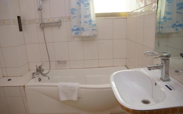 Nican Resort Hotel Seguku Entebbe