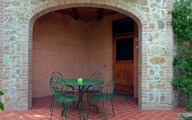 Belvilla by OYO Holiday Home in Pacaino With Pool