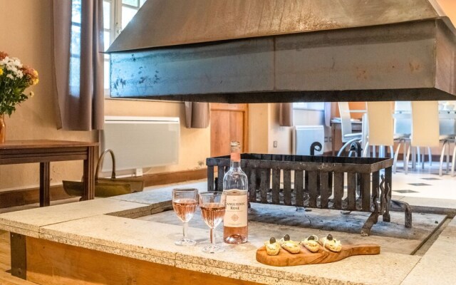 Cozy Holiday Home in Saint-Denis with Swimming Pool