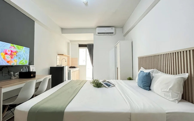 Basic Studio Room Apartment At Green Palm Residence