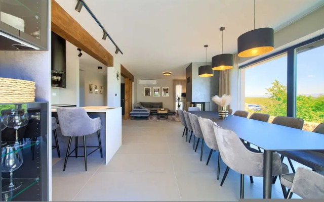 Villa Astrum With Heated Pool Jacuzzi and Sauna