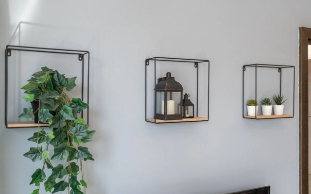 Refined 1BR Retreat in The Point Tower - Marina