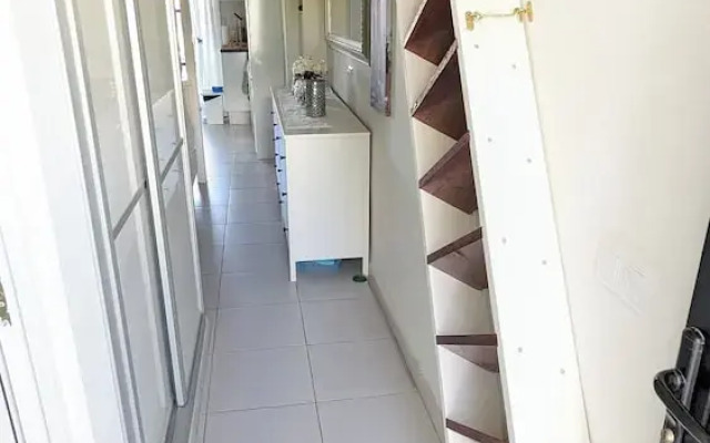 Central Apartment With Sea Views