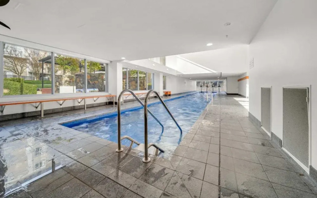 Glorious Central Canberra 1-bed With Pool & Sauna