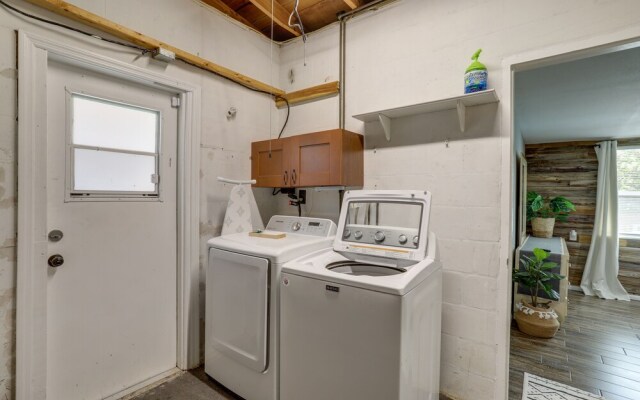 Pet-friendly Largo Escape w/ Fire Pit!