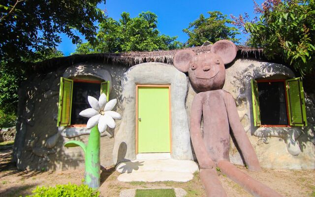 Naidee Sculptured Huts