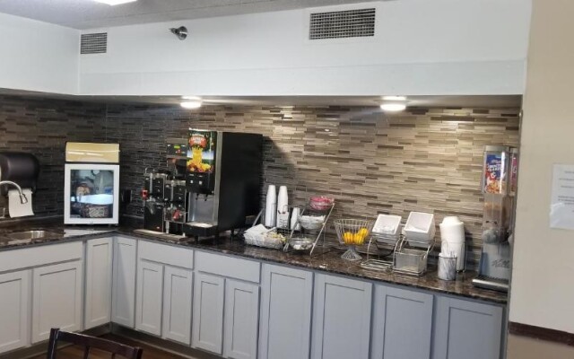 Super 8 By Wyndham Brooklyn Center/Mpls