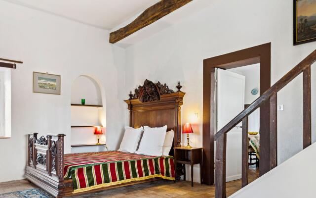 Guest room in a lavish castle in Allier