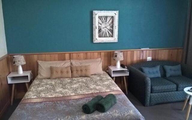 Moe Motor Inn