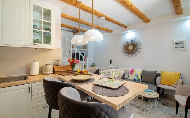 Loggos Couple Suite By Konnect