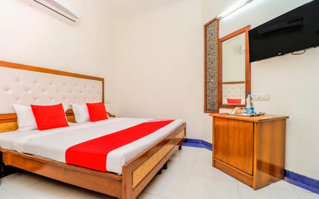 Preet Lodge Mohali by OYO Rooms