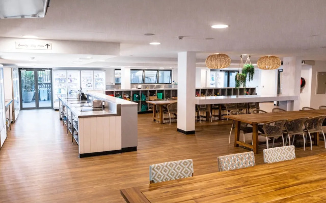 The Surf House - Hostel