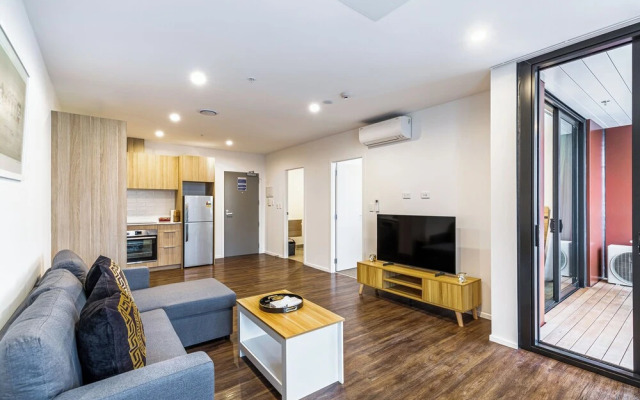 Stunning Ellerslie Apartment + Private Balcony!