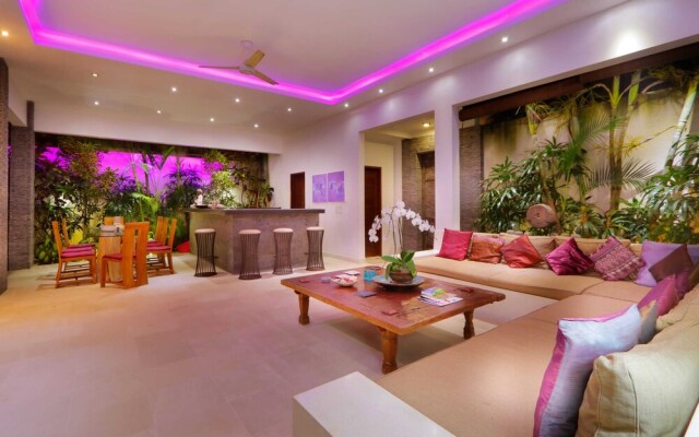 Elegant Private Villa, 3 BR, Seminyak With Staff
