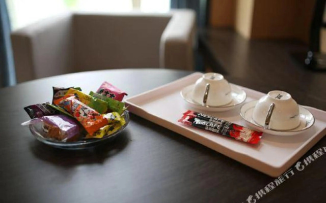 Yizhi Hotel (Hangzhou Sijiqing Qianjiang New City)