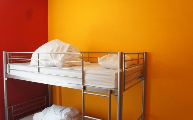 Kings Arm'S Hostel