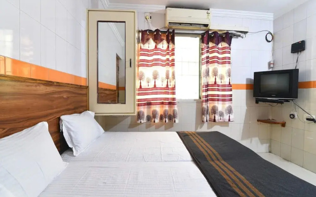 SPOT ON 39866 Hotel Dhruvathara