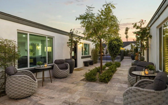 Montecito Luxe 3-villa Retreat w Pool Courtyard