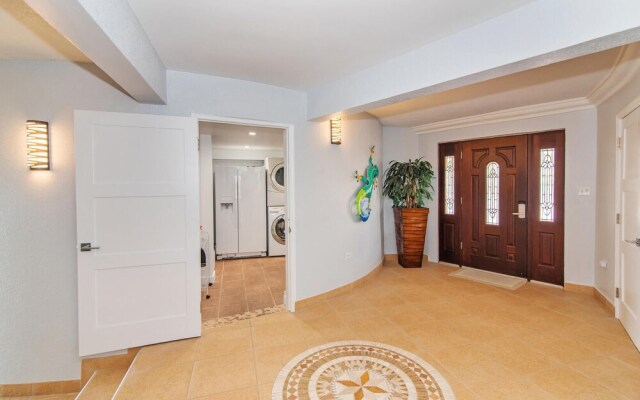 Cayman Castle & Guesthouse