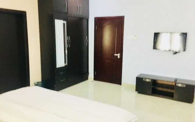 Milestone Hotel Annex