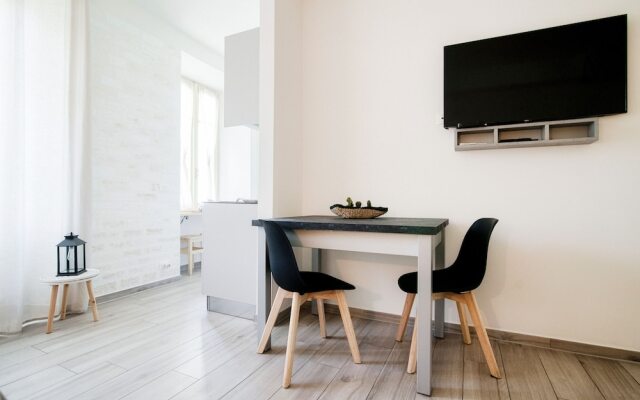 MyHomeInComo - S&O Apartment