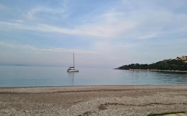 Makis Studios & Apartments