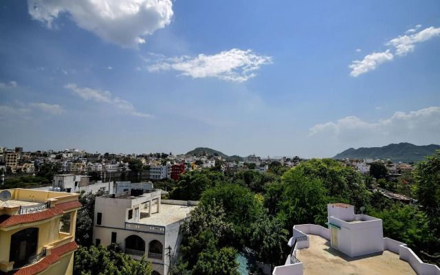 Shiv Villa By OYO Rooms