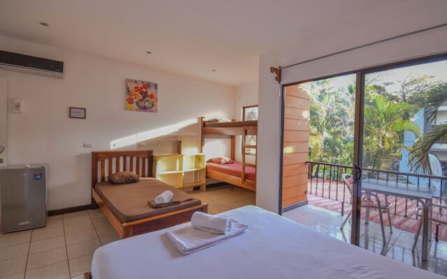 Tramonto ROJO Santa Teresa Guest House