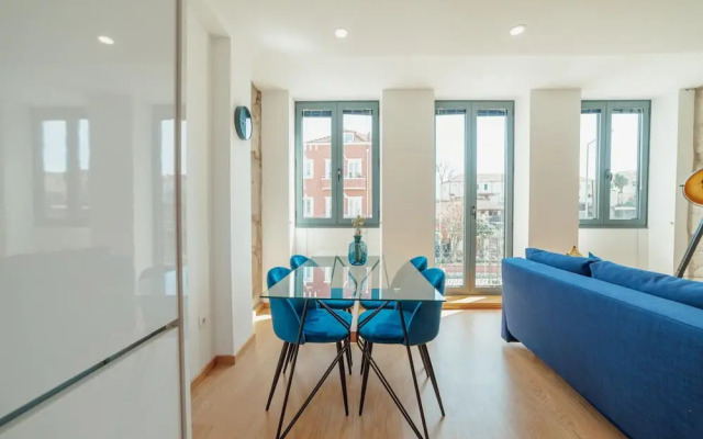 Modern Stylish Apartment I by Vacationy