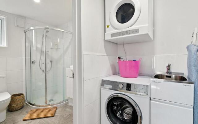 Ātaahua - New Property! - 10 Min Walk To Town