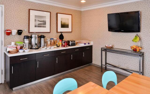 Marina Village Inn