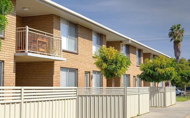 Rustic Charm - Central & Sophisticated