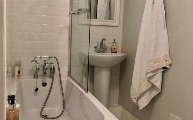 Beautiful 1BR in Historic St Aubin House