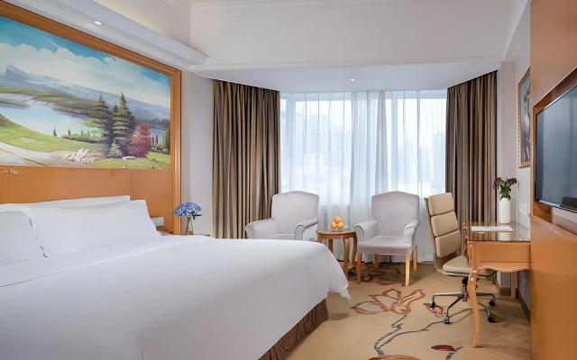 Vienna international hotel (zhuhai lovers middle road haibin store)
