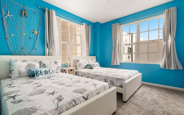Deluxe Beach Apartment