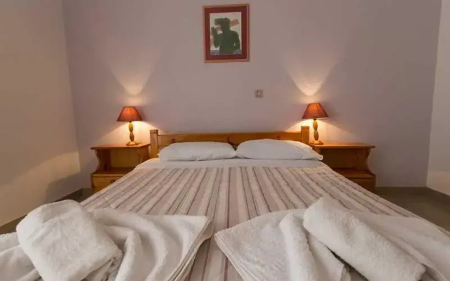 Filoxenia Studios and Apartments
