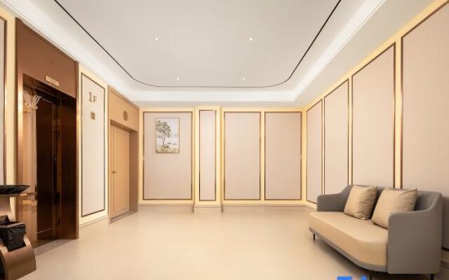 Vienna 3 Best Hotel (Zhumadian Suiping Jinboda Commercial Plaza)