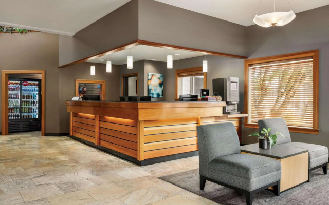 Radisson Hotel Portland Airport