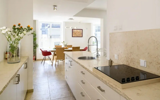 Penthouse & Terrace near Hilton by FeelHome