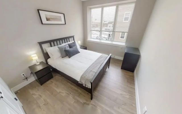 Premium Condo Amazing Location w Parking Coffee