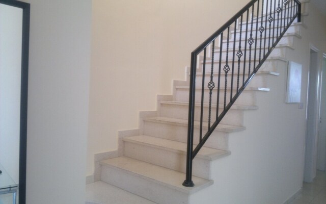 Nina's House Limassol Star