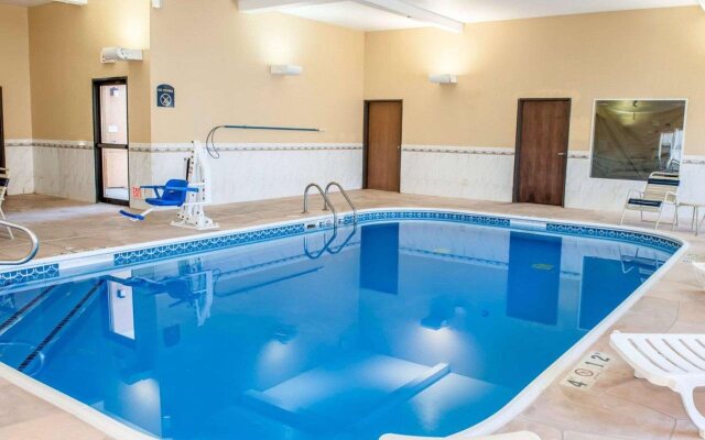 Comfort Suites Auburn near I-69