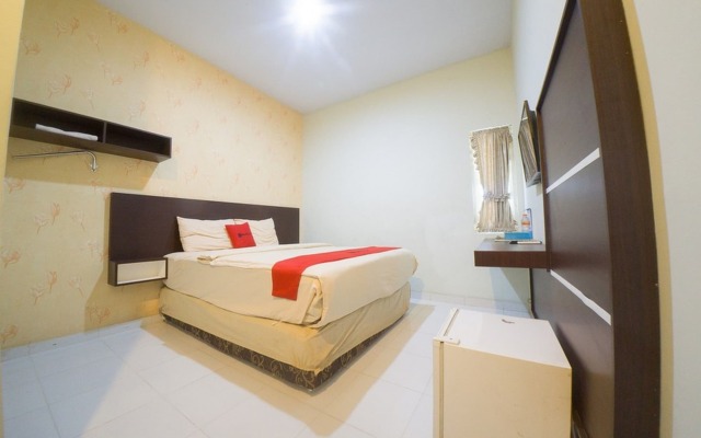 RedDoorz Plus near Mall Panakukang 2